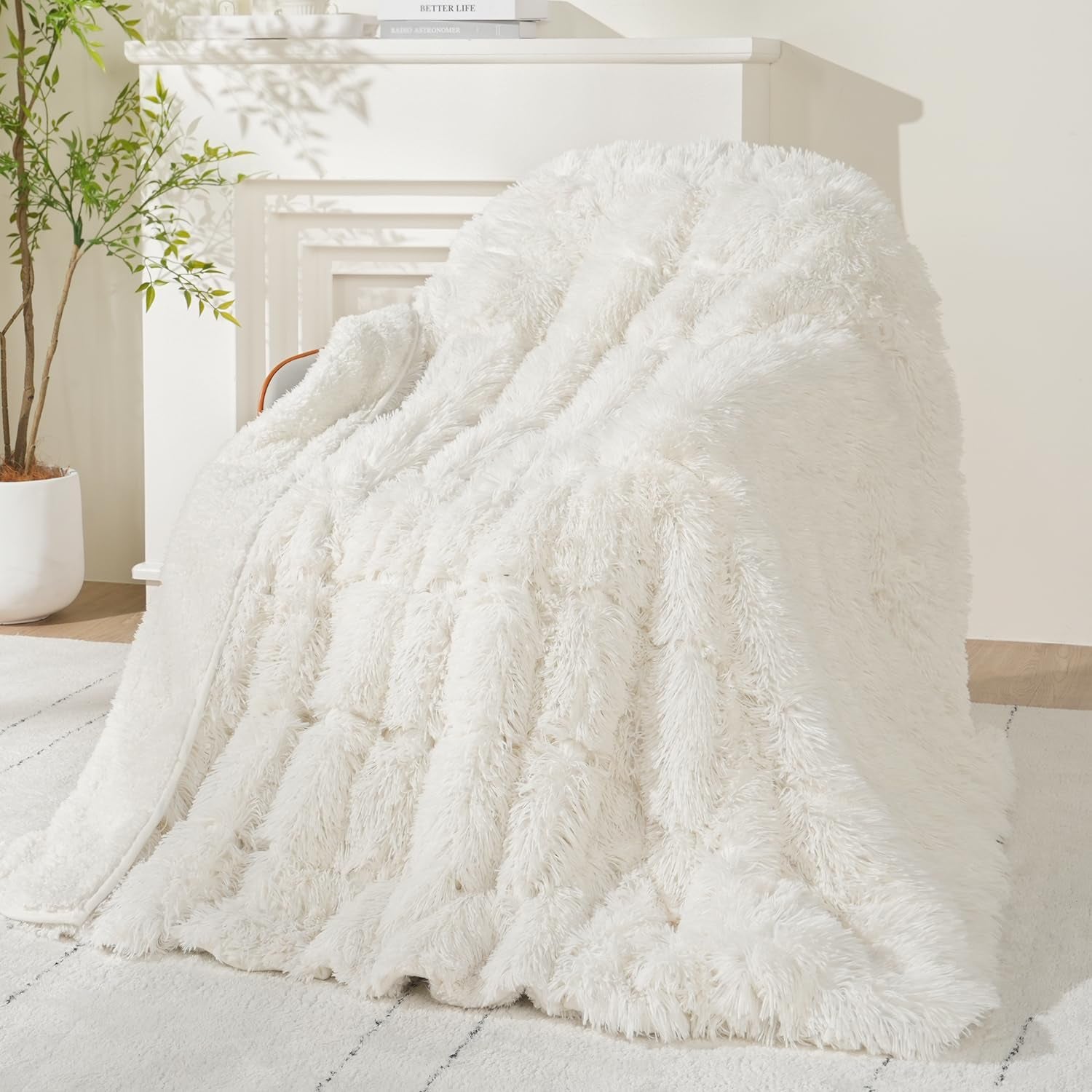 Shaggy Long Fur Faux Fur Weighted Blanket, Cozy and Fluffy Plush Sherpa Long Hair Blanket for Adult 15Lbs, Fluffy Fuzzy Sherpa Reverse Heavy Blankets for Bed, Couch, Cream White, 48 X 72 Inches